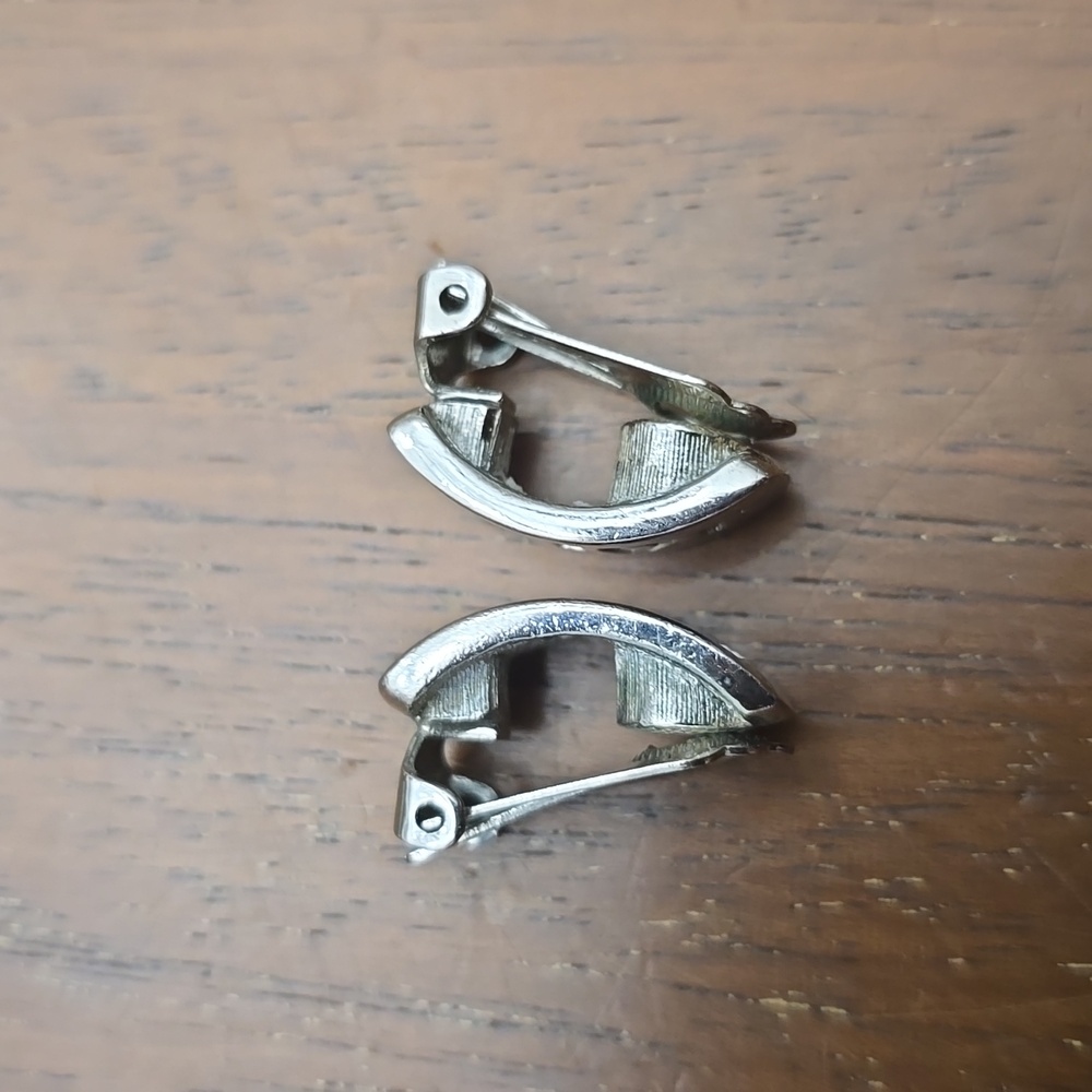 DIOR Vintage Women's Clip On Earrings - Picture 6 of 9